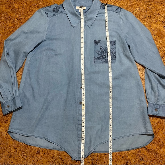 Chambray Lightweight Floral Embroidered Button Down Shirt Sz M - Picture 10 of 12